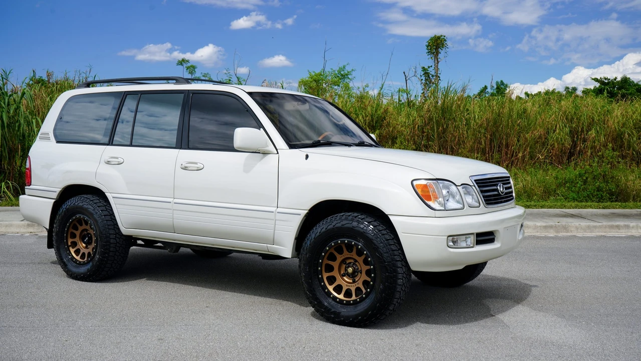 1999 Lexus LX 2nd Gen - Image 25 of 31
