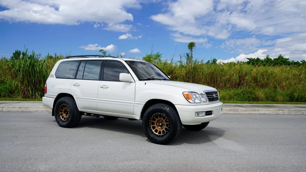 1999 Lexus LX 2nd Gen - Image 24 of 31
