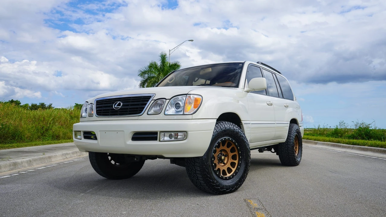 1999 Lexus LX 2nd Gen - Image 6 of 31