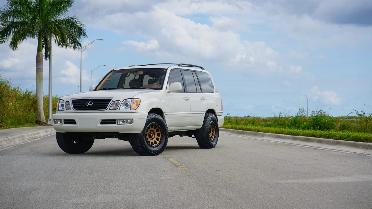 1999 Lexus LX 2nd Gen - Image 3 of 31