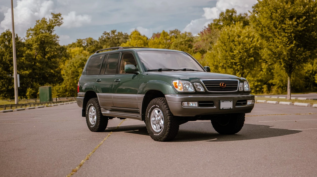 1999 Lexus LX 2nd Gen - Image 4 of 31