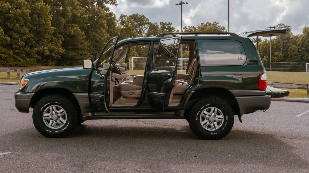 1999 Lexus LX 2nd Gen - Image 9 of 31