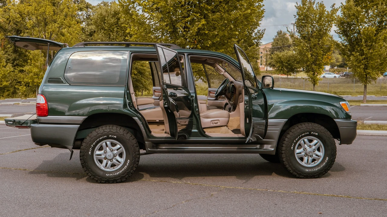 1999 Lexus LX 2nd Gen - Image 5 of 31