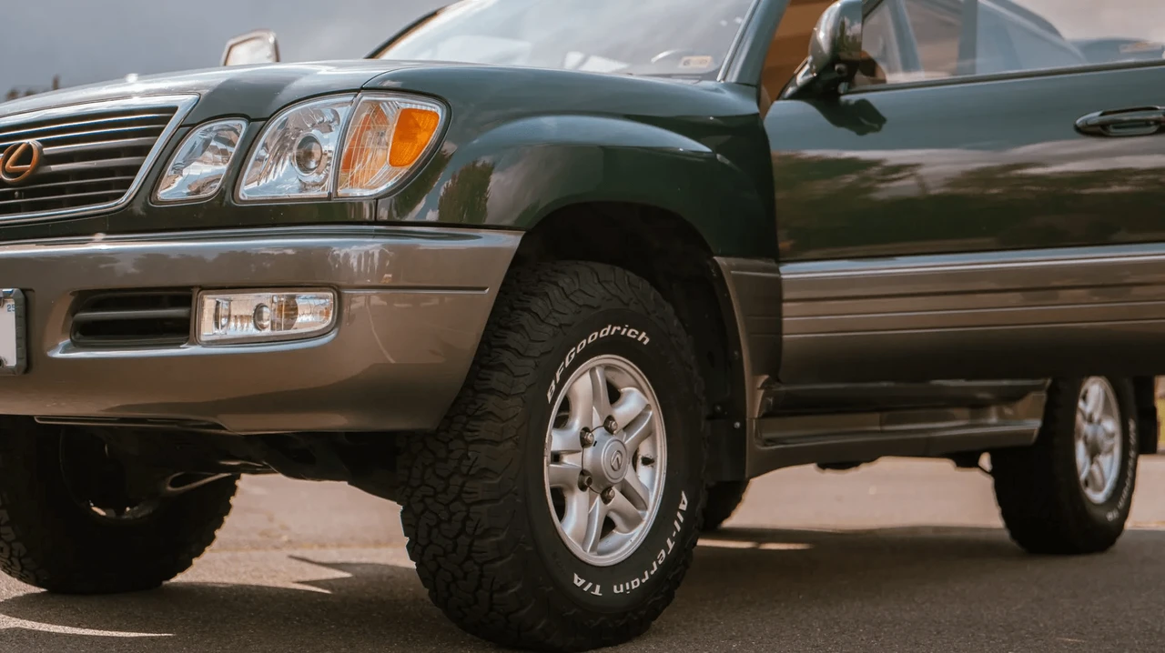 1999 Lexus LX 2nd Gen - Image 23 of 31