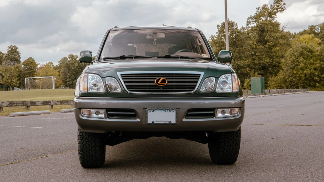 1999 Lexus LX 2nd Gen - Image 3 of 31