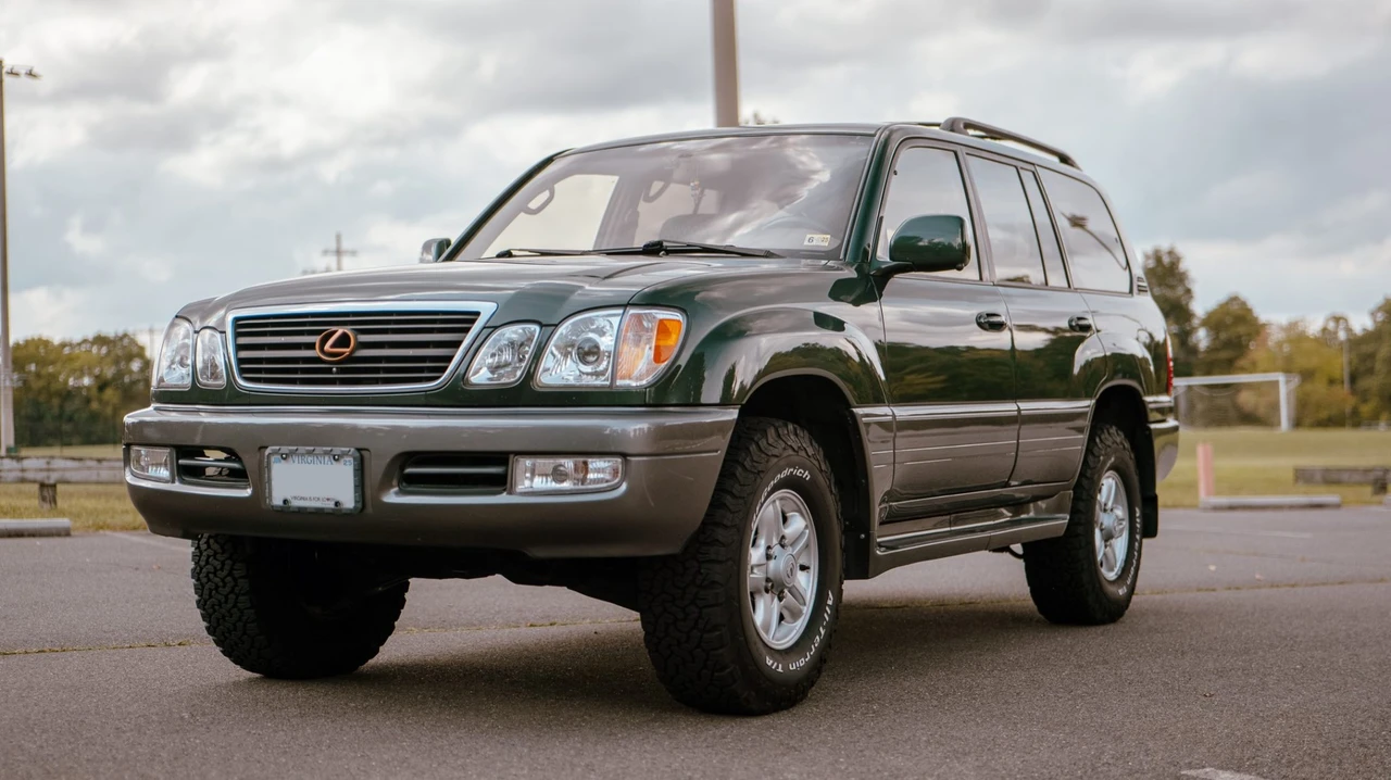 1999 Lexus LX 2nd Gen - Image 2 of 31