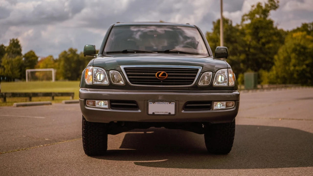 1999 Lexus LX 2nd Gen - Image 14 of 31