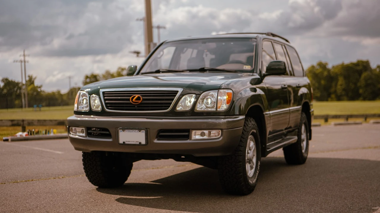 1999 Lexus LX 2nd Gen - Image 12 of 31