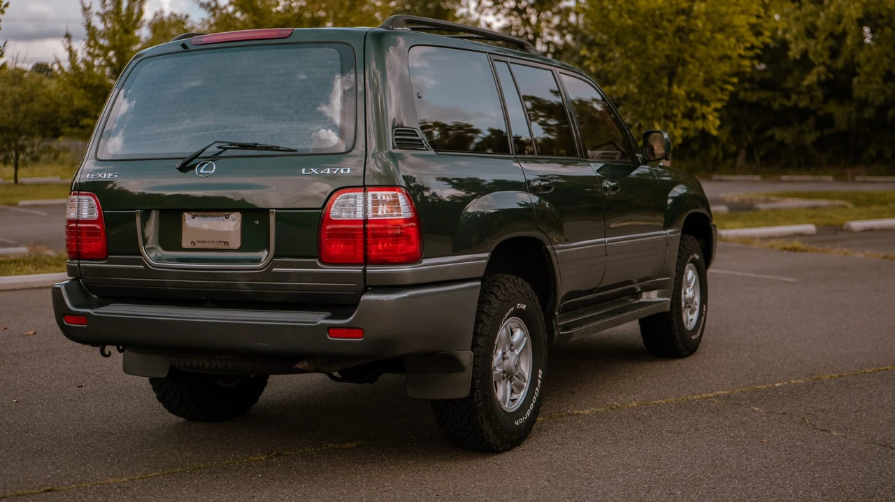 1999 Lexus LX 2nd Gen - Image 6 of 31