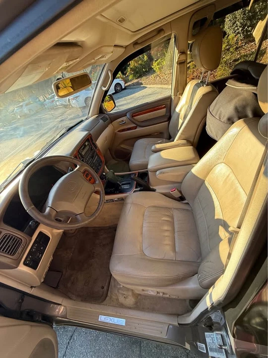 1999 Lexus LX 2nd Gen - Image 9 of 10