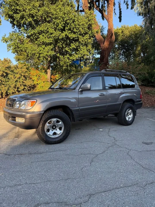1999 Lexus LX 2nd Gen - Image 4 of 10