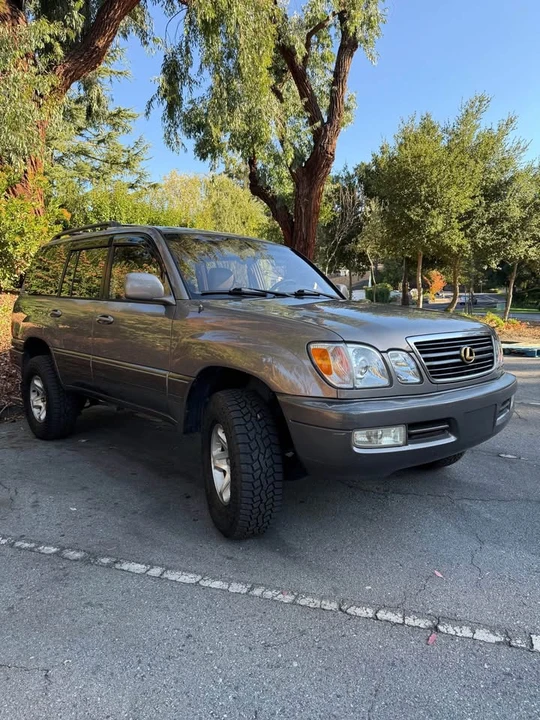 1999 Lexus LX 2nd Gen - Image 3 of 10