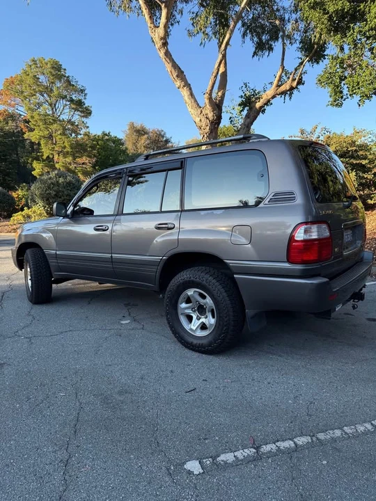 1999 Lexus LX 2nd Gen - Image 5 of 10
