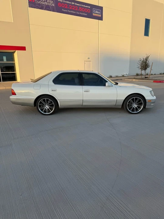 1999 Lexus LS 2nd Gen - Image 4 of 7