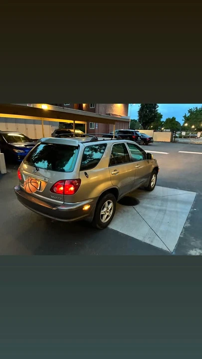 1999 Lexus RX 1st Gen - Image 4 of 8