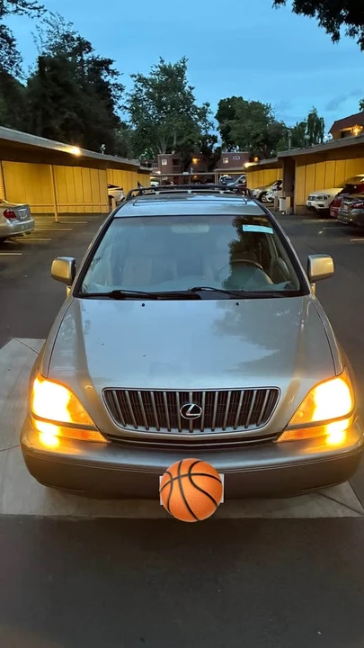 1999 Lexus RX 1st Gen - Image 5 of 8
