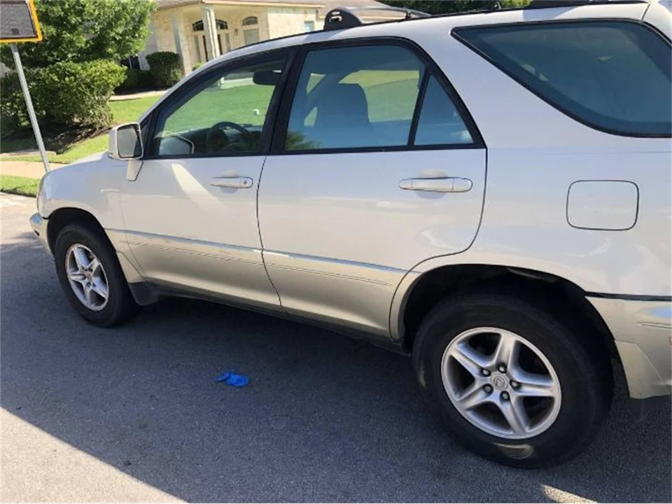 1999 Lexus RX 1st Gen - Image 5 of 15