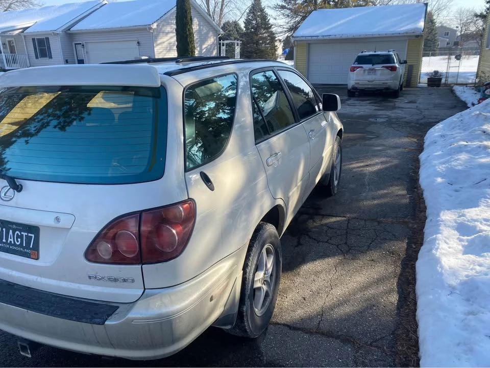 1999 Lexus RX - Image 2 of 10