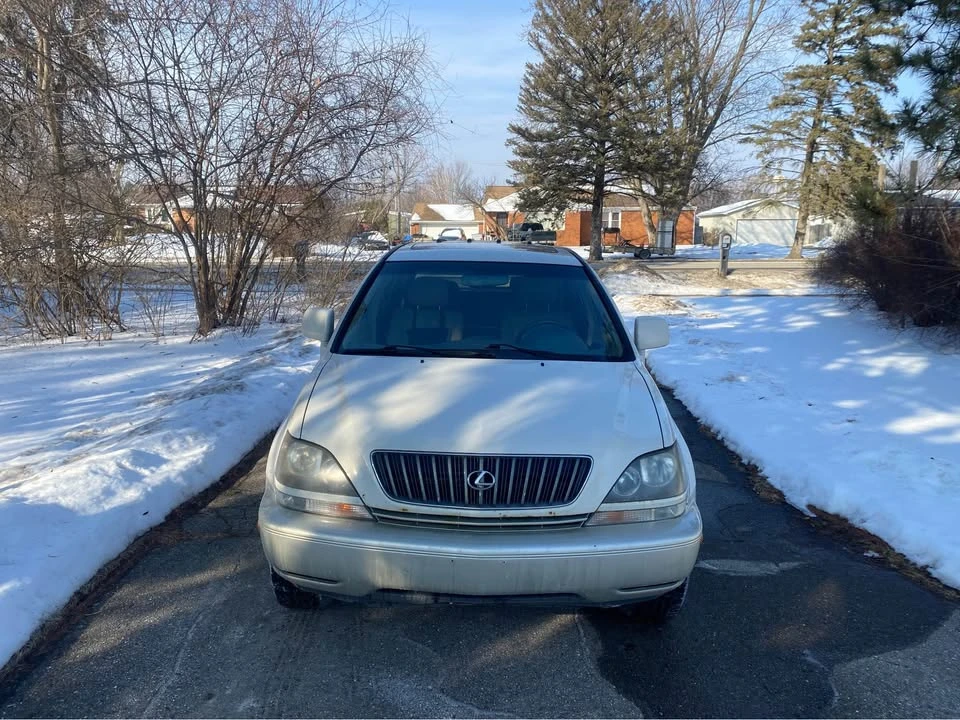 1999 Lexus RX - Image 4 of 10