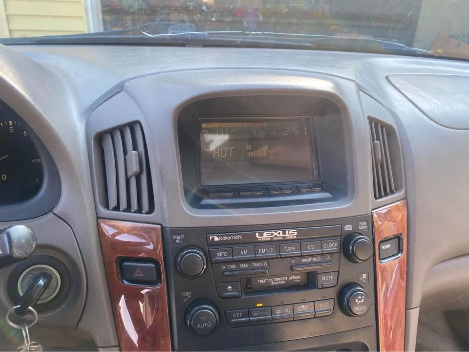 1999 Lexus RX - Image 7 of 10