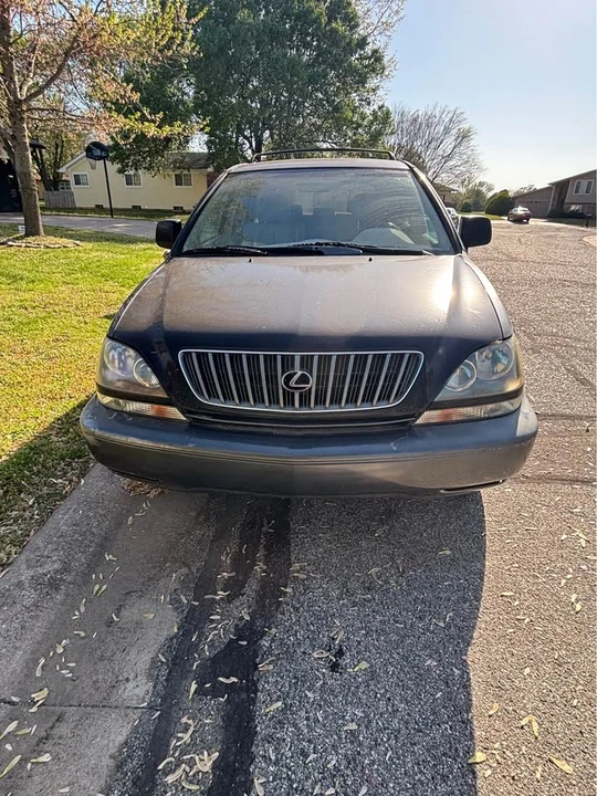 1999 Lexus RX 1st Gen - Image 5 of 10