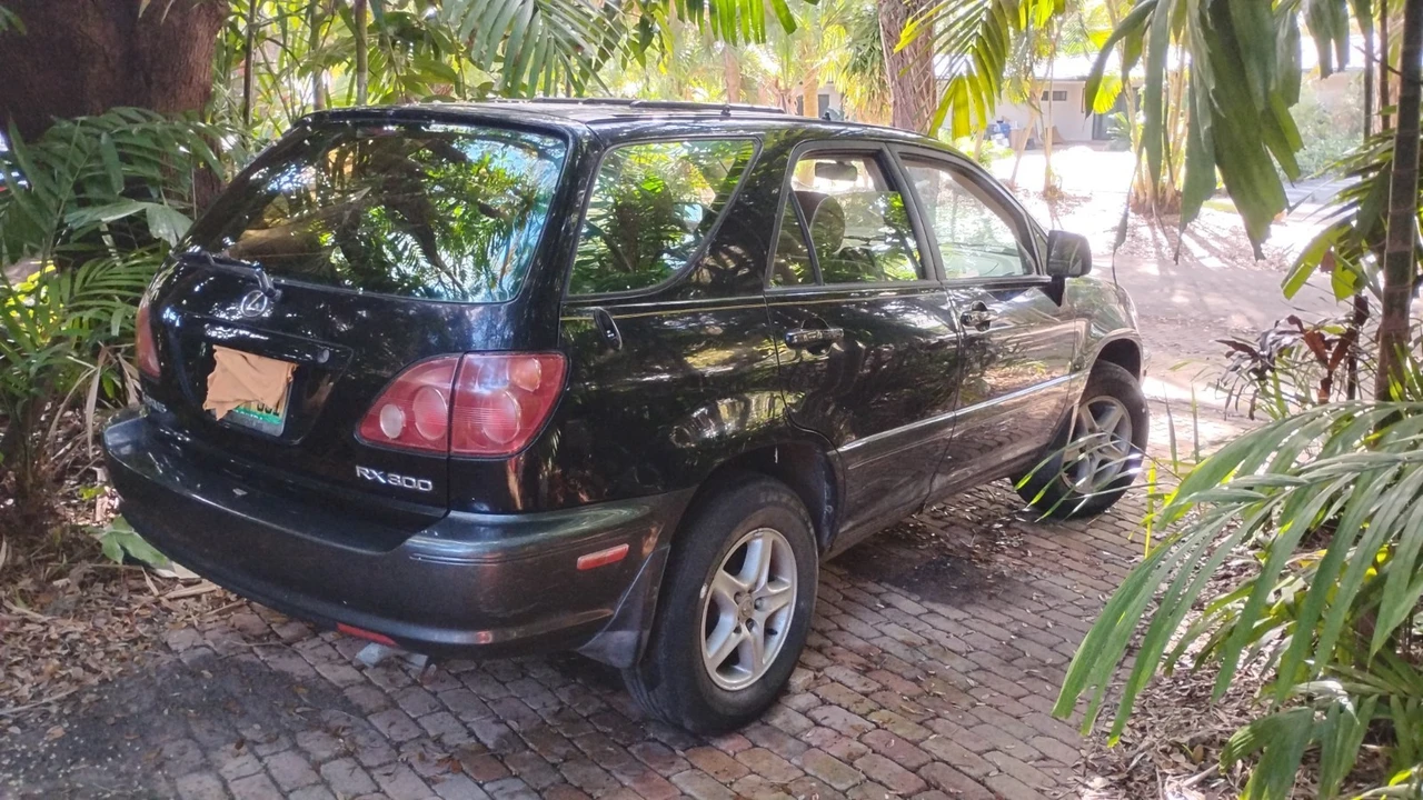 1999 Lexus RX 1st Gen - Image 3 of 3