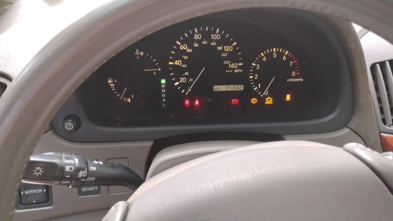 1999 Lexus RX 1st Gen - Image 2 of 3