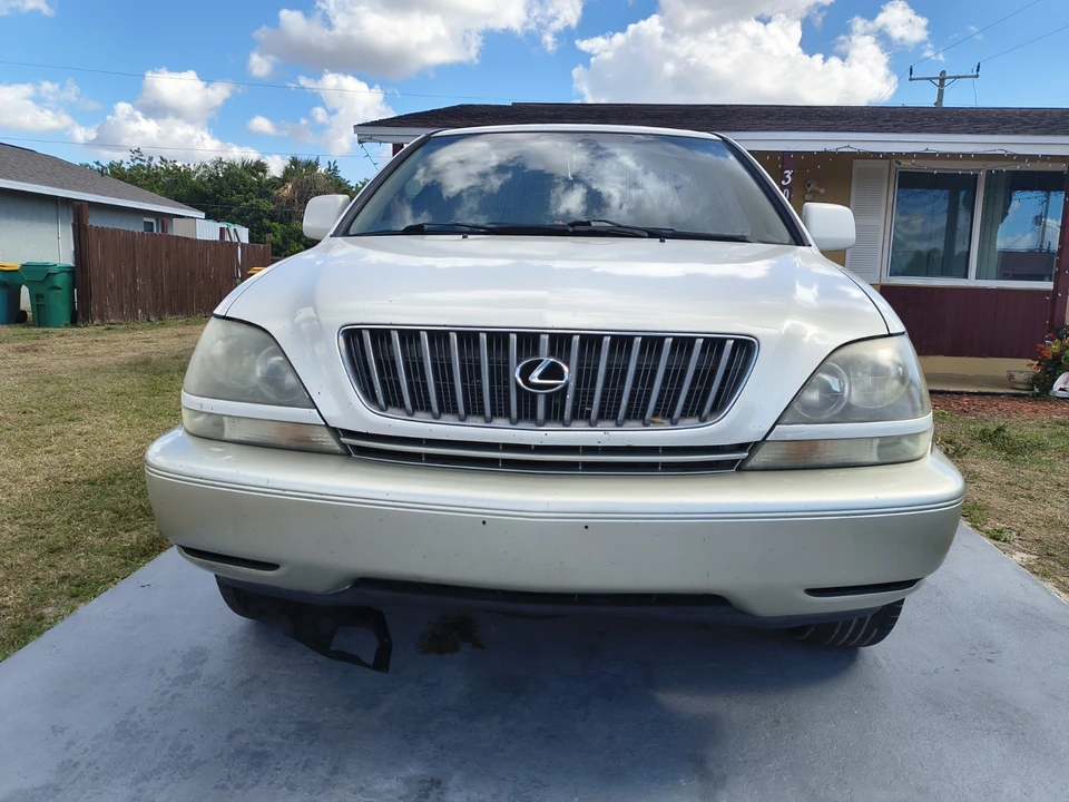 1999 Lexus RX 1st Gen - Image 4 of 20