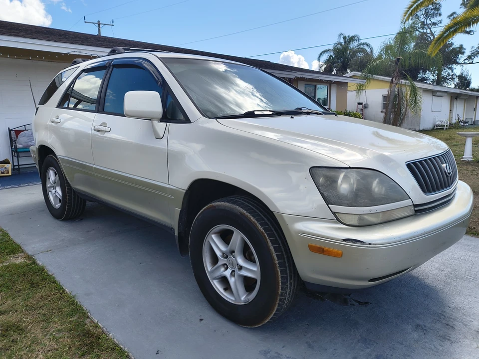 1999 Lexus RX 1st Gen - Image 5 of 20