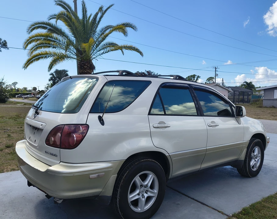 1999 Lexus RX 1st Gen - Image 9 of 20