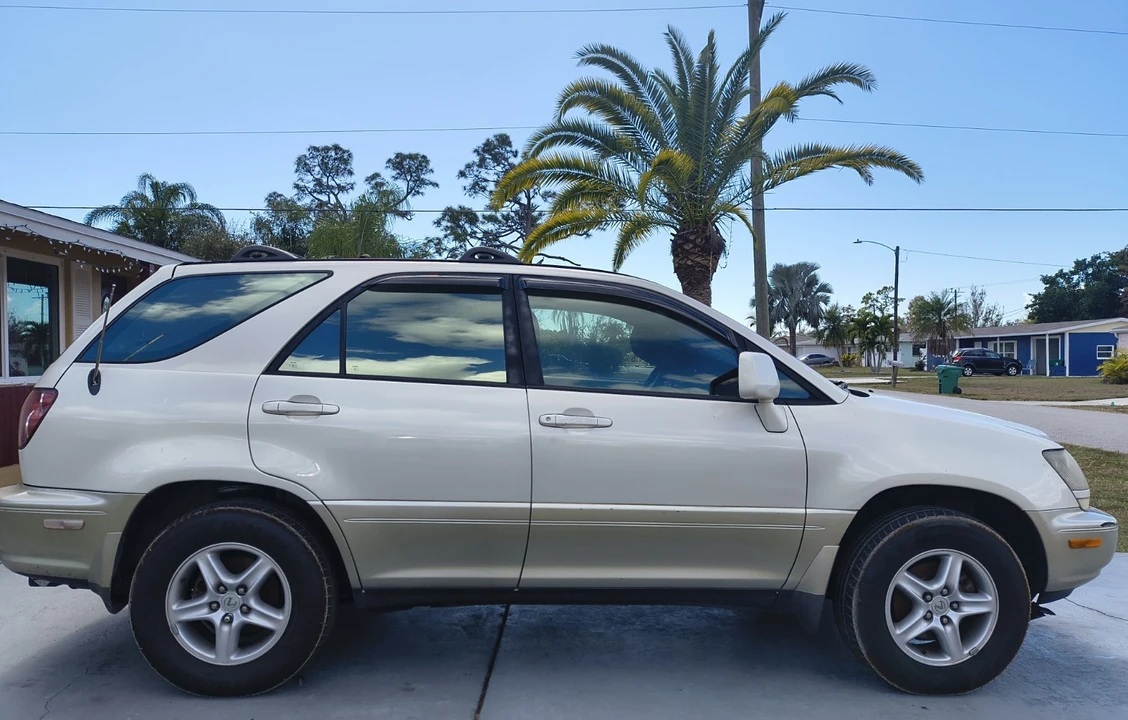 1999 Lexus RX 1st Gen - Image 10 of 20