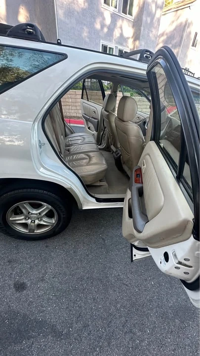 1999 Lexus RX 1st Gen - Image 9 of 14