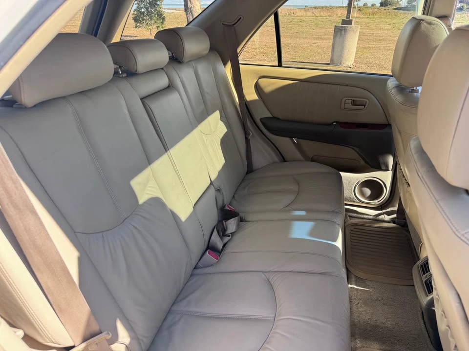 1999 Lexus RX 1st Gen - Image 11 of 17