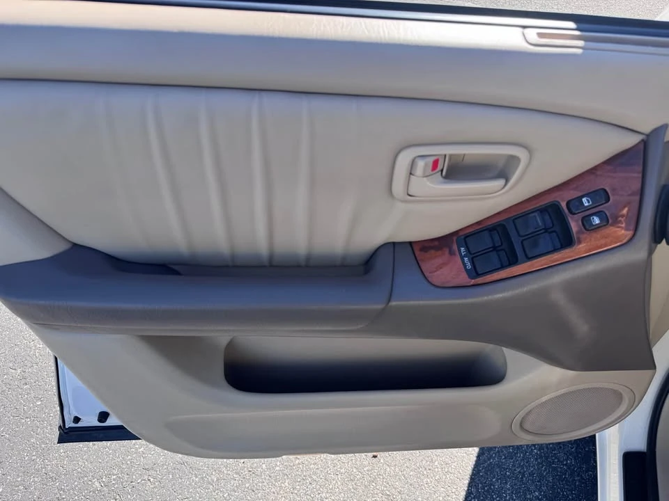 1999 Lexus RX 1st Gen - Image 6 of 17