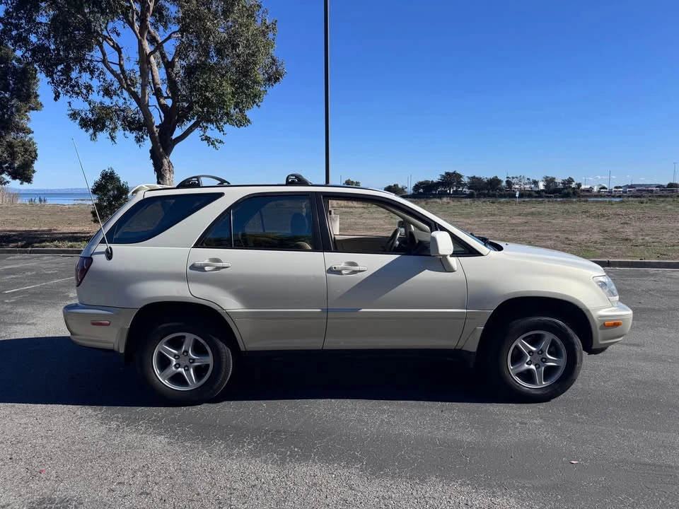 1999 Lexus RX 1st Gen - Image 16 of 17
