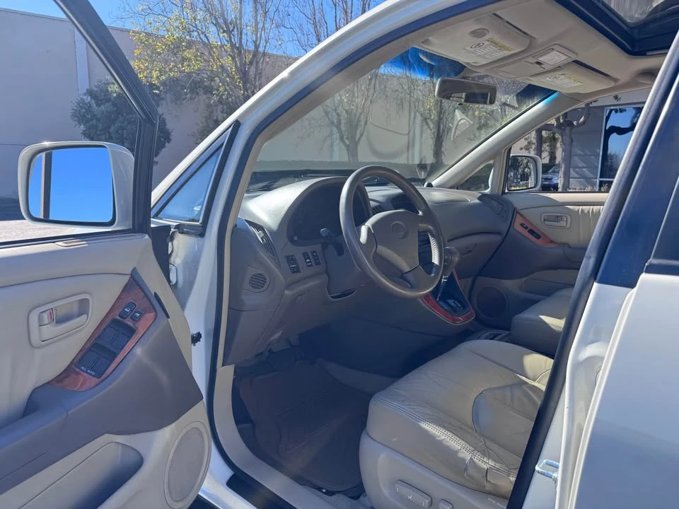 1999 Lexus RX 1st Gen - Image 4 of 17