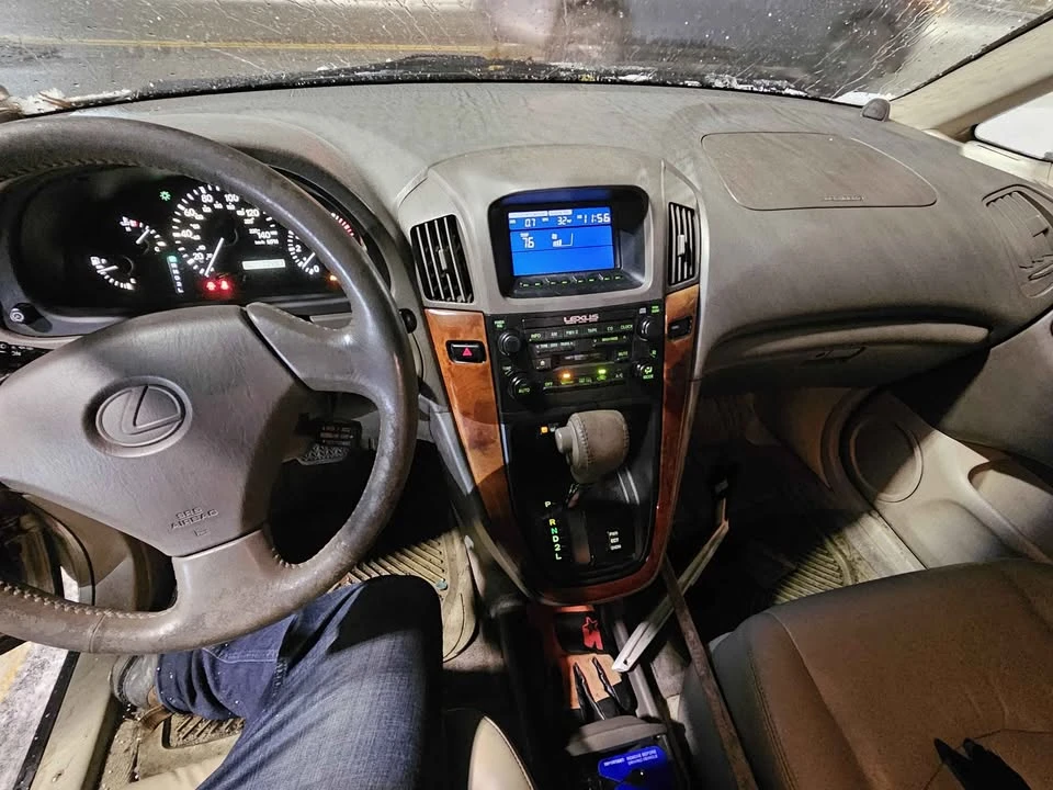1999 Lexus RX 1st Gen - Image 9 of 13