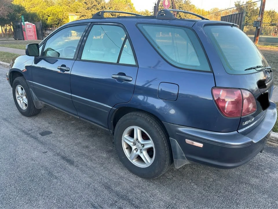 1999 Lexus RX 1st Gen - Image 4 of 5