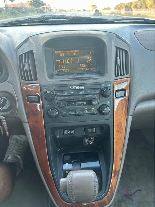 1999 Lexus RX 1st Gen - Image 5 of 5