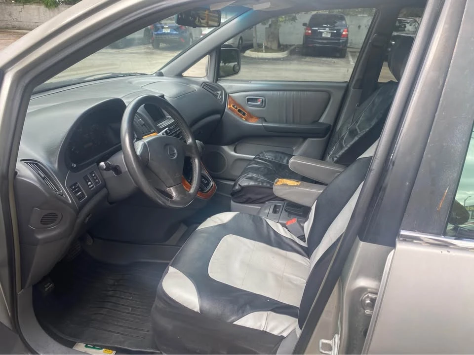 1999 Lexus RX 1st Gen - Image 8 of 12