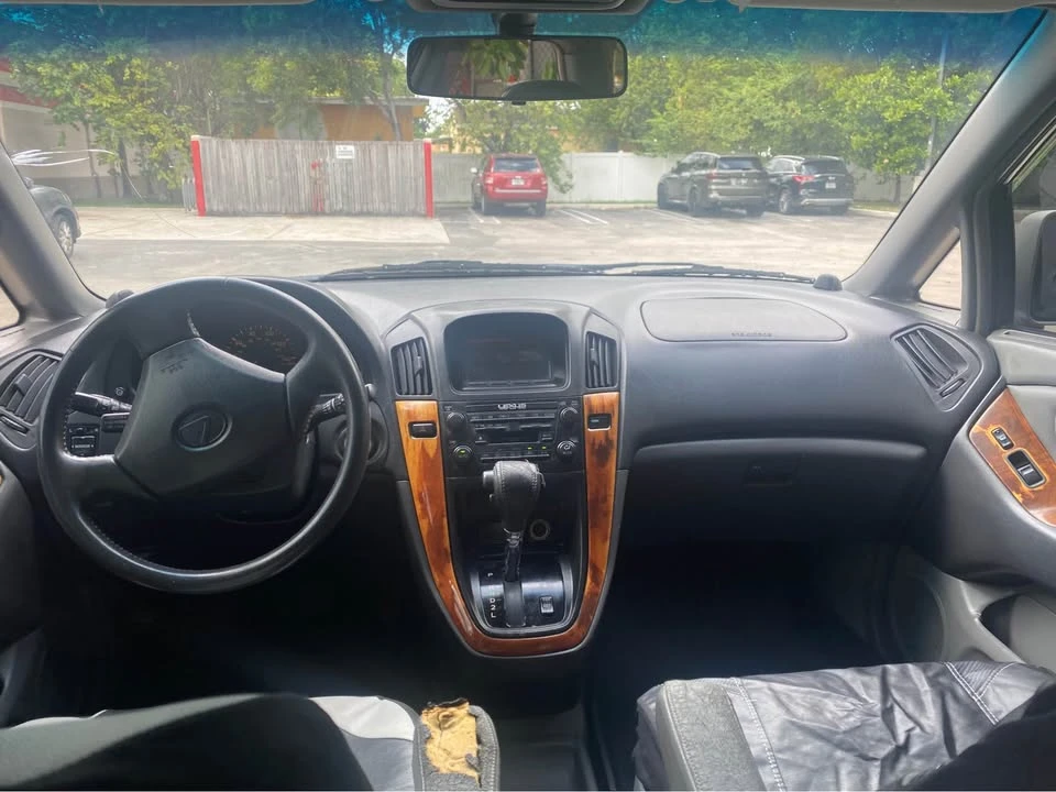 1999 Lexus RX 1st Gen - Image 7 of 12