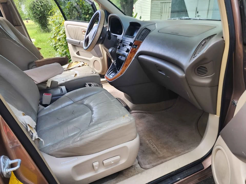 1999 Lexus RX 1st Gen - Image 9 of 12