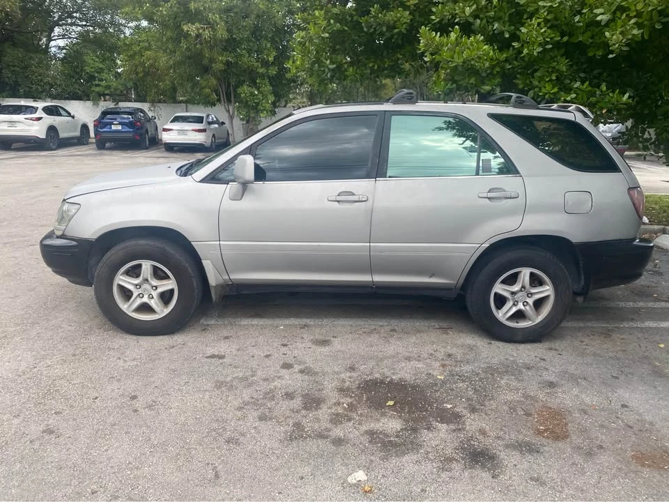1999 Lexus RX 1st Gen - Image 3 of 12