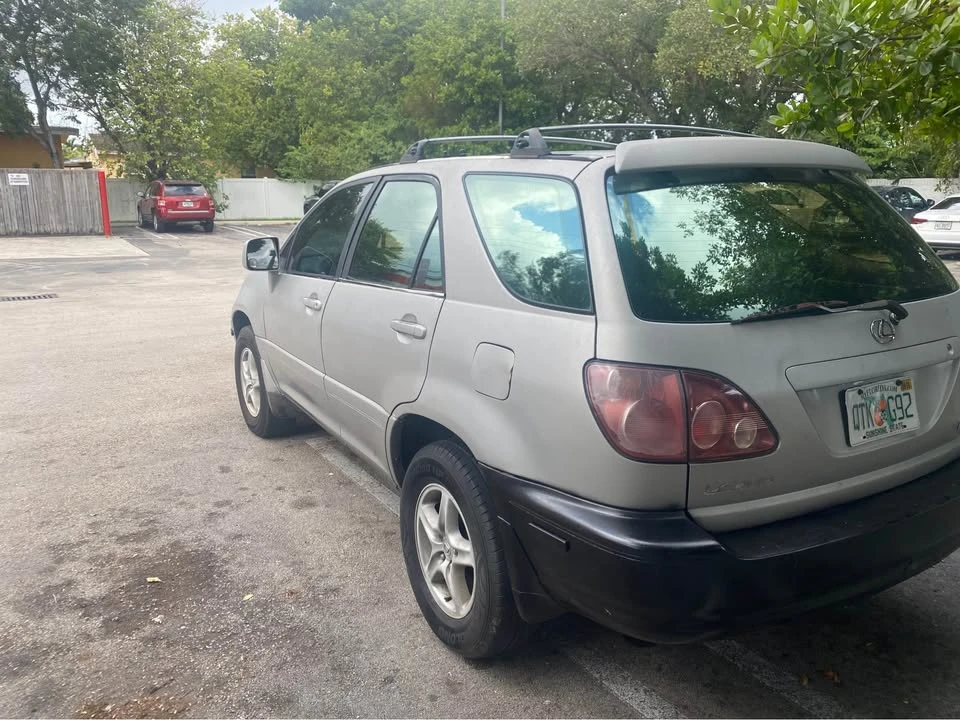 1999 Lexus RX 1st Gen - Image 4 of 12