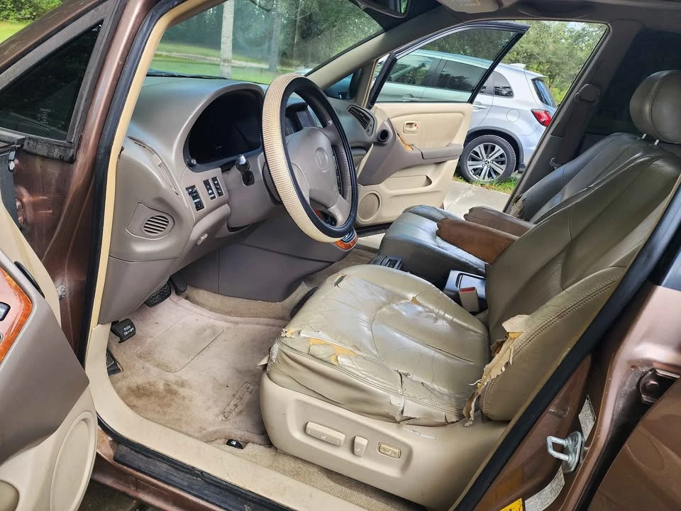 1999 Lexus RX 1st Gen - Image 8 of 12