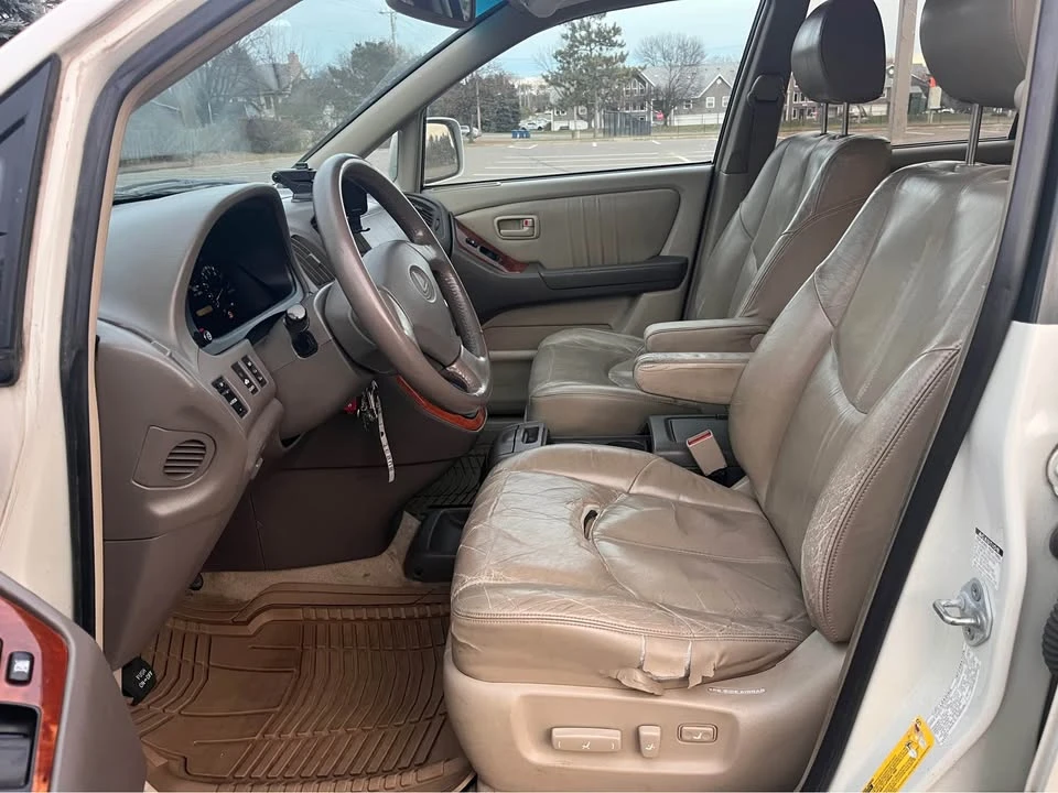 1999 Lexus RX 1st Gen - Image 4 of 15