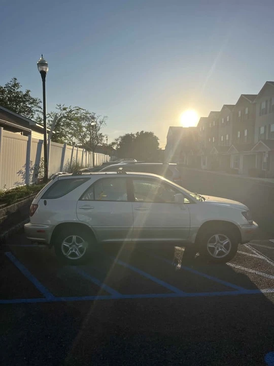 1999 Lexus RX 1st Gen - Image 2 of 6
