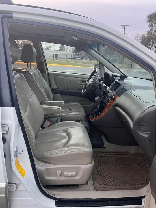 1999 Lexus RX 1st Gen - Image 9 of 15
