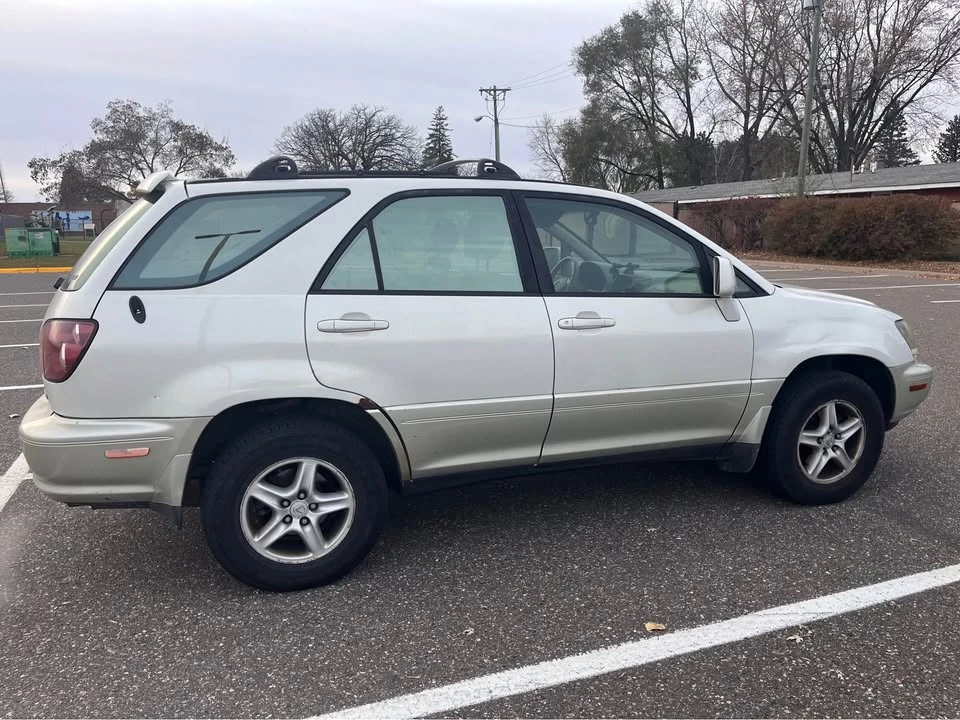1999 Lexus RX 1st Gen - Image 5 of 15