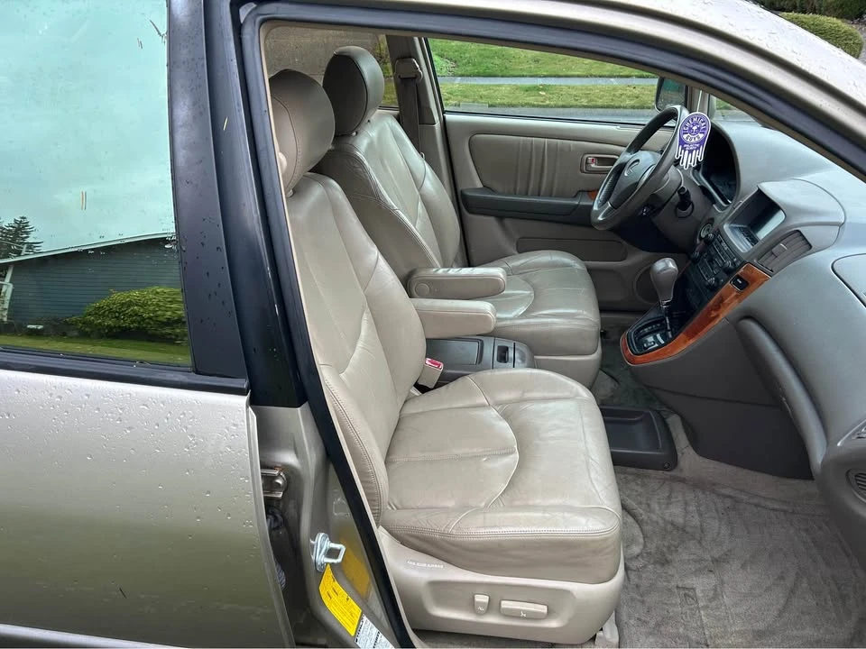 1999 Lexus RX 1st Gen - Image 9 of 10